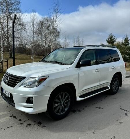Белый Лексус ЛХ, объемом двигателя 5.7 л и пробегом 244 тыс. км за 22500 $, фото 1 на Automoto.ua