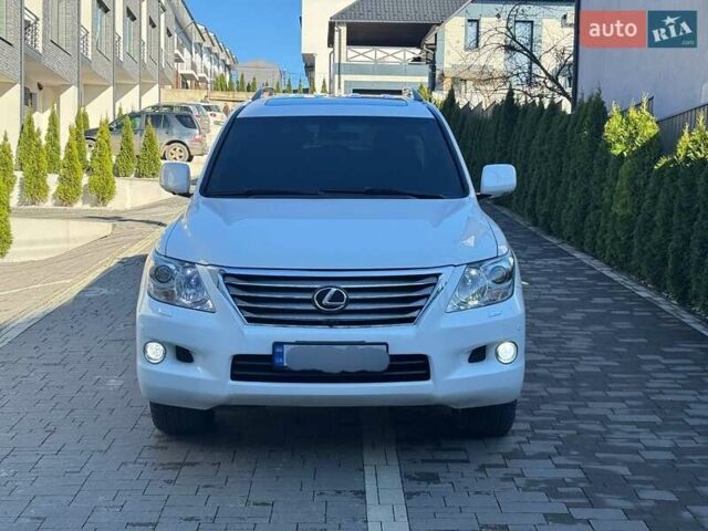 Білий Лексус ЛХ, об'ємом двигуна 5.7 л та пробігом 197 тис. км за 23800 $, фото 1 на Automoto.ua