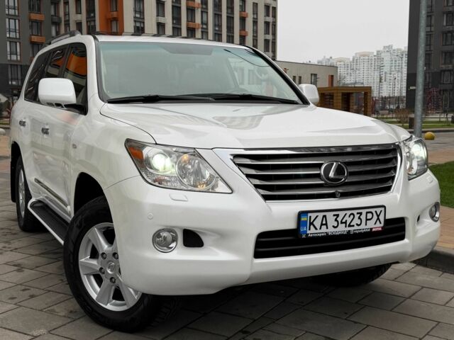 Білий Лексус ЛХ, об'ємом двигуна 5.7 л та пробігом 206 тис. км за 25555 $, фото 1 на Automoto.ua