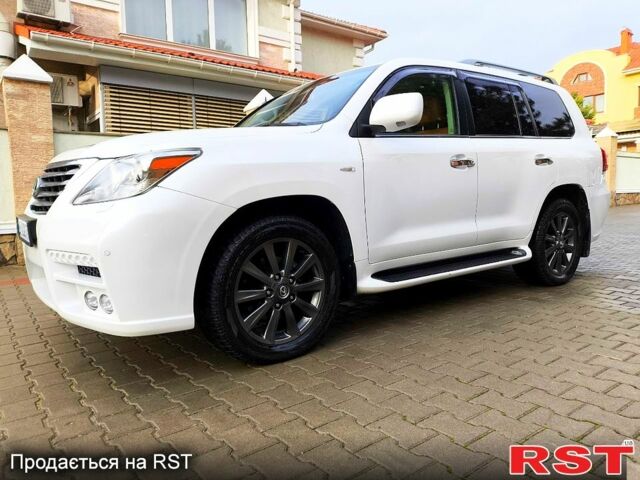 Білий Лексус ЛХ, об'ємом двигуна 5.7 л та пробігом 169 тис. км за 37999 $, фото 1 на Automoto.ua