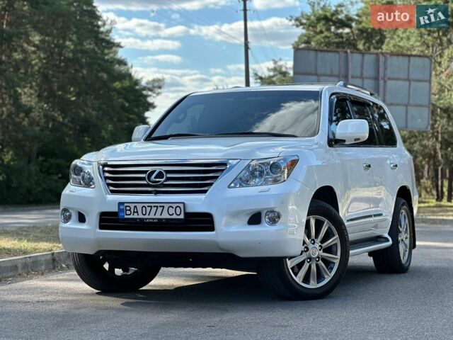 Белый Лексус ЛХ, объемом двигателя 5.7 л и пробегом 194 тыс. км за 29900 $, фото 1 на Automoto.ua