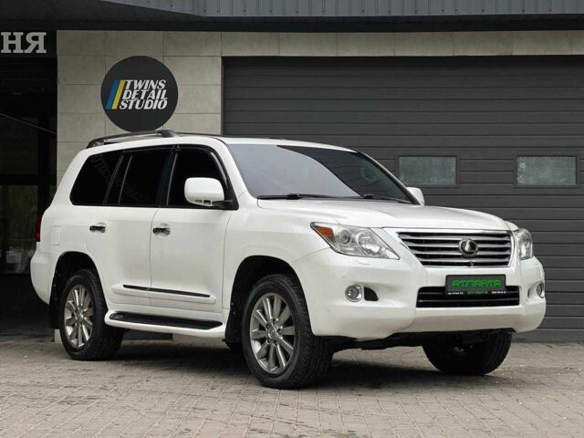 Білий Лексус ЛХ, об'ємом двигуна 5.7 л та пробігом 250 тис. км за 27900 $, фото 1 на Automoto.ua