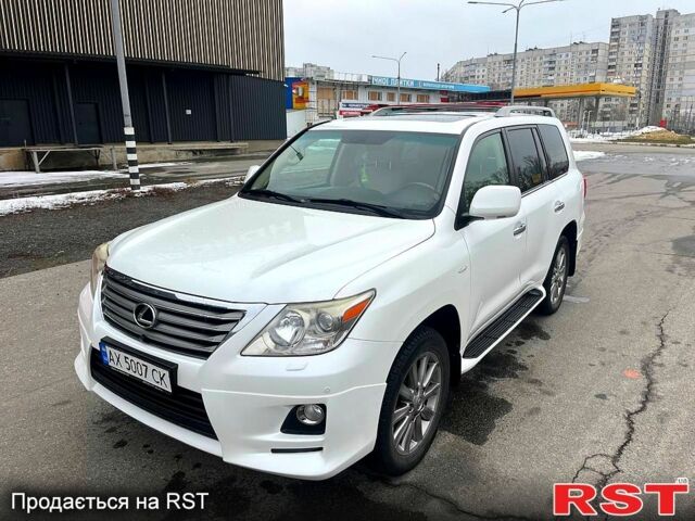 Білий Лексус ЛХ, об'ємом двигуна 5.7 л та пробігом 197 тис. км за 27800 $, фото 1 на Automoto.ua