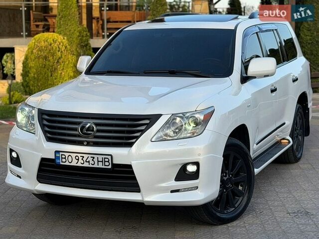 Белый Лексус ЛХ, объемом двигателя 5.66 л и пробегом 320 тыс. км за 29500 $, фото 1 на Automoto.ua