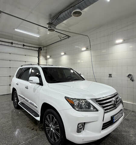 Білий Лексус ЛХ, об'ємом двигуна 5.66 л та пробігом 190 тис. км за 36200 $, фото 1 на Automoto.ua