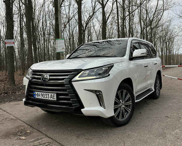 Білий Лексус ЛХ, об'ємом двигуна 4.46 л та пробігом 147 тис. км за 60000 $, фото 1 на Automoto.ua
