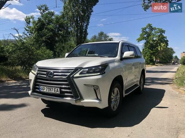 Белый Лексус ЛХ, объемом двигателя 0 л и пробегом 210 тыс. км за 61000 $, фото 1 на Automoto.ua