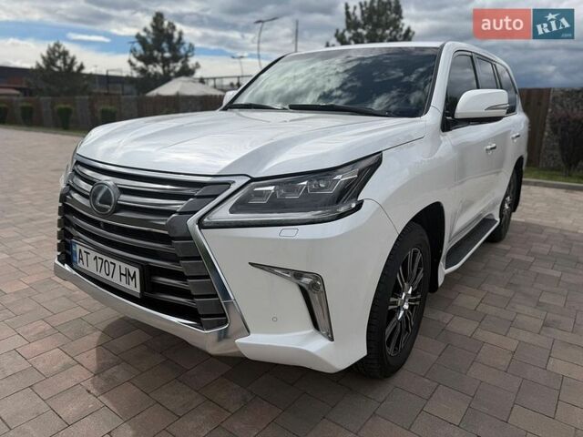 Белый Лексус ЛХ, объемом двигателя 4.46 л и пробегом 185 тыс. км за 70000 $, фото 1 на Automoto.ua