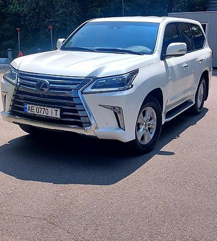 Білий Лексус ЛХ, об'ємом двигуна 4.5 л та пробігом 140 тис. км за 69999 $, фото 1 на Automoto.ua