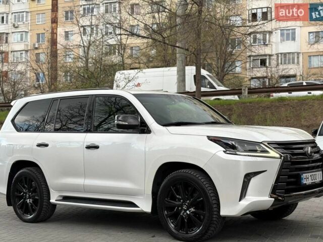 Белый Лексус ЛХ, объемом двигателя 4.46 л и пробегом 93 тыс. км за 87000 $, фото 1 на Automoto.ua