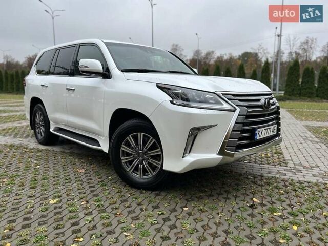 Белый Лексус ЛХ, объемом двигателя 4.46 л и пробегом 59 тыс. км за 79000 $, фото 1 на Automoto.ua