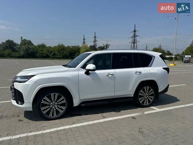 Белый Лексус ЛХ, объемом двигателя 3.35 л и пробегом 40 тыс. км за 120000 $, фото 1 на Automoto.ua