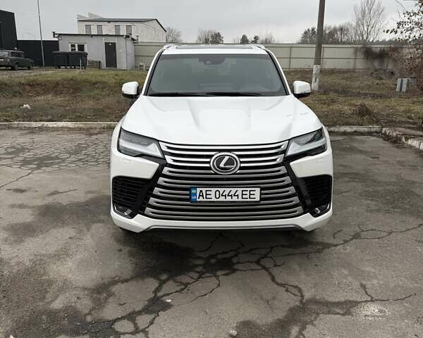Білий Лексус ЛХ, об'ємом двигуна 3.35 л та пробігом 4 тис. км за 125000 $, фото 1 на Automoto.ua