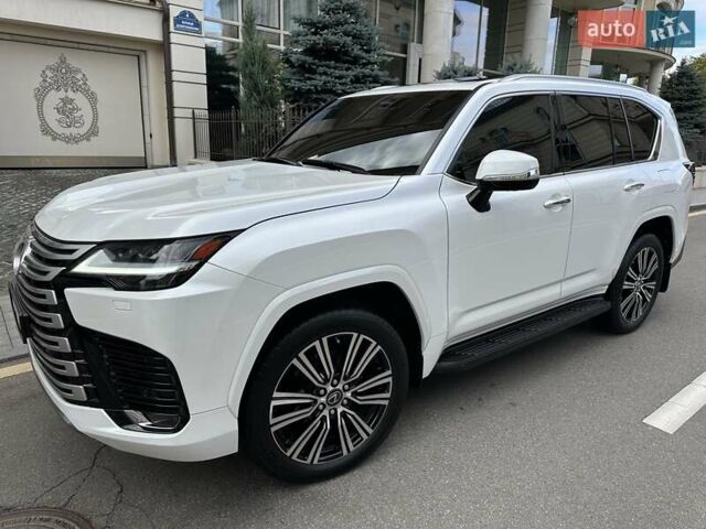 Білий Лексус ЛХ, об'ємом двигуна 3.45 л та пробігом 19 тис. км за 124900 $, фото 1 на Automoto.ua