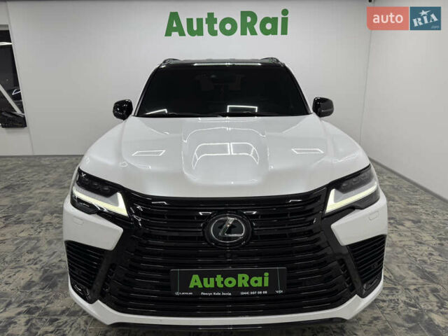 Белый Лексус ЛХ, объемом двигателя 3.35 л и пробегом 50 тыс. км за 114900 $, фото 1 на Automoto.ua