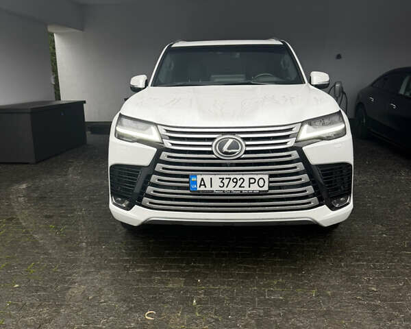 Белый Лексус ЛХ, объемом двигателя 3.45 л и пробегом 46 тыс. км за 120000 $, фото 1 на Automoto.ua
