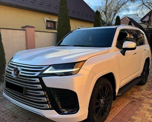 Білий Лексус ЛХ, об'ємом двигуна 3.35 л та пробігом 7 тис. км за 122800 $, фото 1 на Automoto.ua