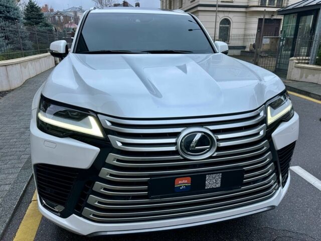 Белый Лексус ЛХ, объемом двигателя 3.45 л и пробегом 20 тыс. км за 115000 $, фото 1 на Automoto.ua