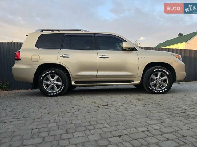 Бежевый Лексус ЛХ, объемом двигателя 5.66 л и пробегом 220 тыс. км за 25500 $, фото 1 на Automoto.ua