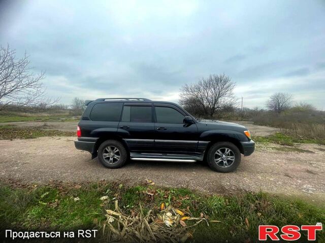 Черный Лексус ЛХ, объемом двигателя 4.7 л и пробегом 282 тыс. км за 14000 $, фото 1 на Automoto.ua