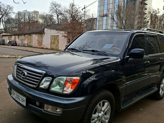 Черный Лексус ЛХ, объемом двигателя 4.7 л и пробегом 300 тыс. км за 12000 $, фото 1 на Automoto.ua