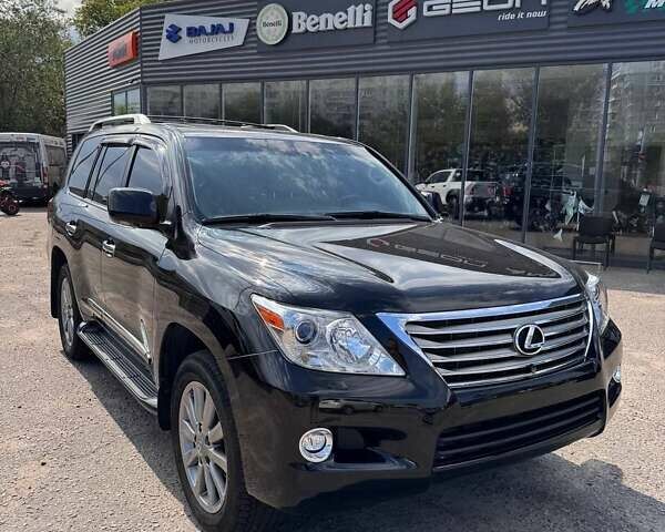 Черный Лексус ЛХ, объемом двигателя 5.66 л и пробегом 198 тыс. км за 27500 $, фото 1 на Automoto.ua