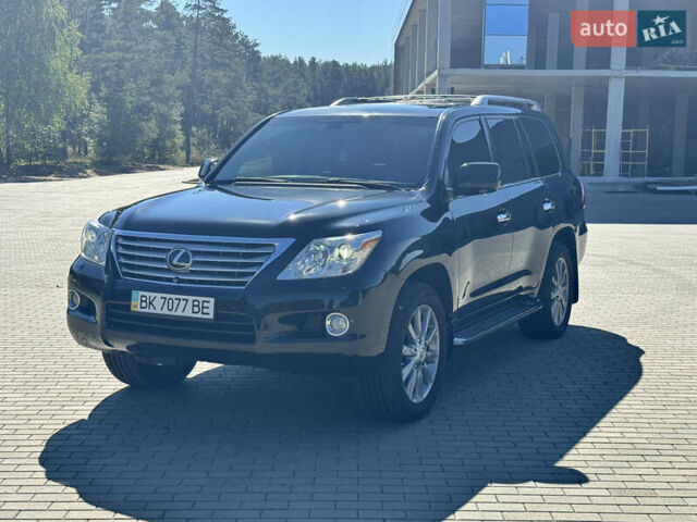 Черный Лексус ЛХ, объемом двигателя 5.7 л и пробегом 215 тыс. км за 25000 $, фото 1 на Automoto.ua