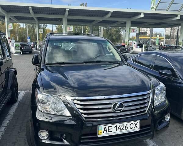 Черный Лексус ЛХ, объемом двигателя 5.66 л и пробегом 263 тыс. км за 23000 $, фото 1 на Automoto.ua