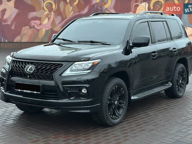 Черный Лексус ЛХ, объемом двигателя 5.66 л и пробегом 263 тыс. км за 19999 $, фото 1 на Automoto.ua