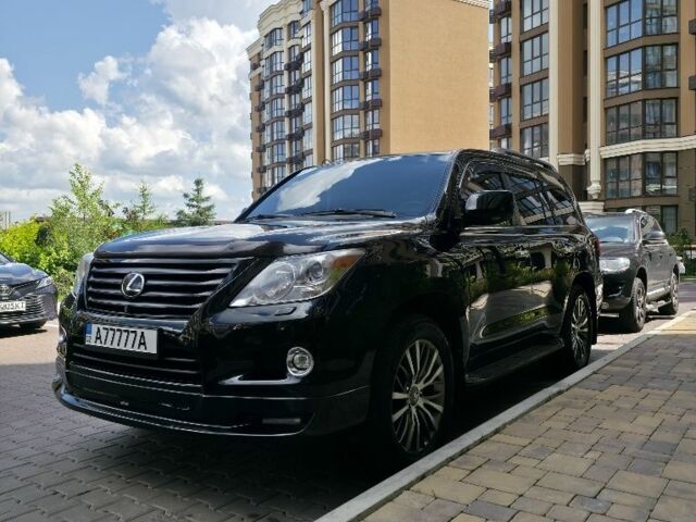 Черный Лексус ЛХ, объемом двигателя 5.7 л и пробегом 250 тыс. км за 24000 $, фото 1 на Automoto.ua