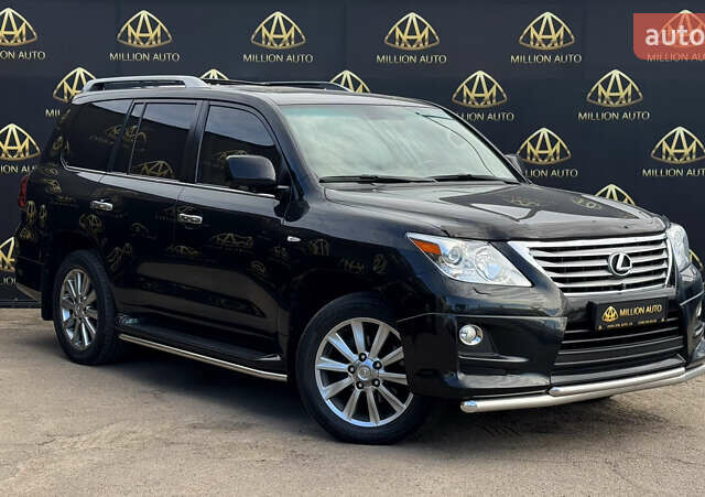 Чорний Лексус ЛХ, об'ємом двигуна 5.66 л та пробігом 106 тис. км за 37999 $, фото 1 на Automoto.ua