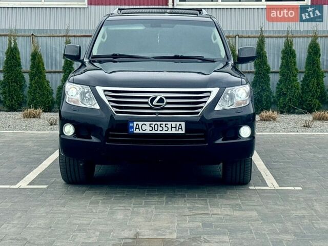 Черный Лексус ЛХ, объемом двигателя 5.7 л и пробегом 250 тыс. км за 29700 $, фото 1 на Automoto.ua