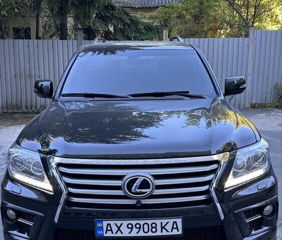 Черный Лексус ЛХ, объемом двигателя 5.7 л и пробегом 231 тыс. км за 31000 $, фото 1 на Automoto.ua