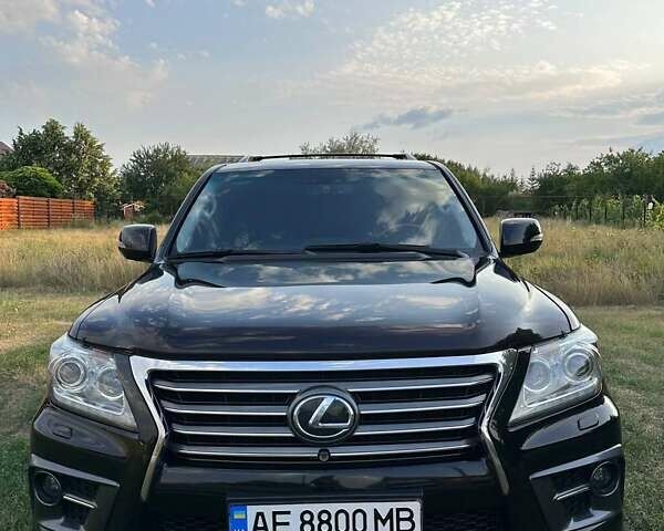 Черный Лексус ЛХ, объемом двигателя 5.7 л и пробегом 181 тыс. км за 45000 $, фото 1 на Automoto.ua