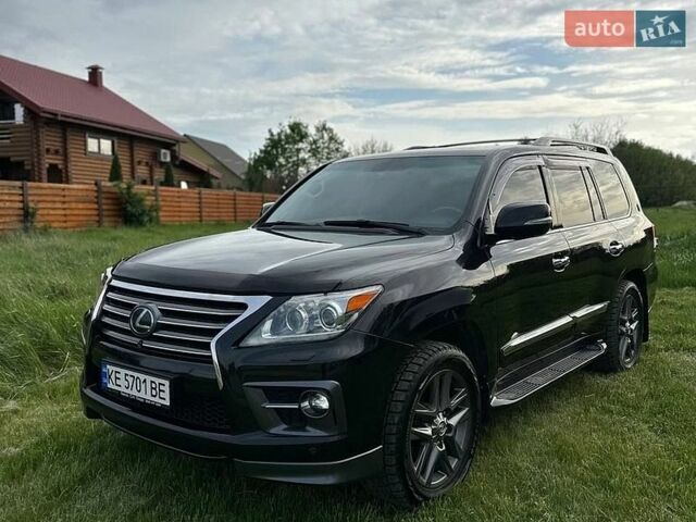 Черный Лексус ЛХ, объемом двигателя 5.7 л и пробегом 185 тыс. км за 39500 $, фото 1 на Automoto.ua