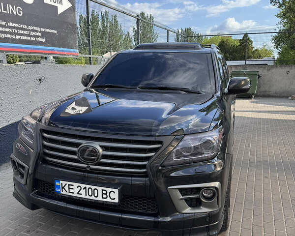 Черный Лексус ЛХ, объемом двигателя 5.66 л и пробегом 221 тыс. км за 41000 $, фото 1 на Automoto.ua