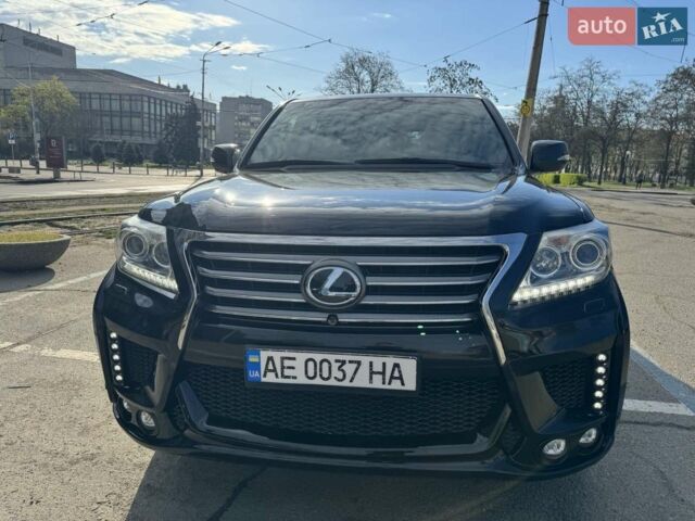 Черный Лексус ЛХ, объемом двигателя 5.66 л и пробегом 180 тыс. км за 43700 $, фото 1 на Automoto.ua