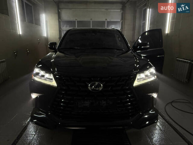 Черный Лексус ЛХ, объемом двигателя 5.66 л и пробегом 82 тыс. км за 58000 $, фото 1 на Automoto.ua