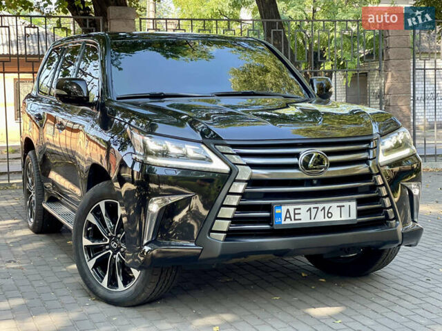 Чорний Лексус ЛХ, об'ємом двигуна 4.46 л та пробігом 170 тис. км за 62500 $, фото 1 на Automoto.ua