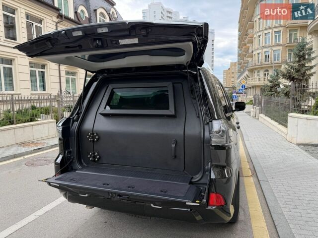 Чорний Лексус ЛХ, об'ємом двигуна 4.46 л та пробігом 96 тис. км за 150000 $, фото 1 на Automoto.ua