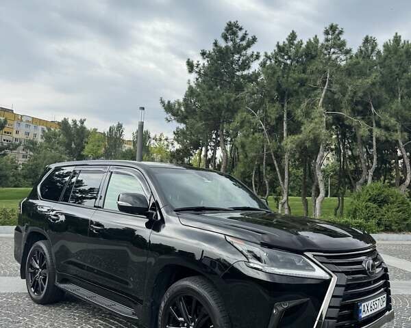 Чорний Лексус ЛХ, об'ємом двигуна 4.46 л та пробігом 134 тис. км за 78599 $, фото 1 на Automoto.ua