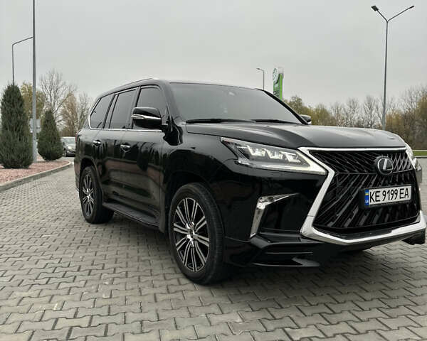 Черный Лексус ЛХ, объемом двигателя 5.66 л и пробегом 1 тыс. км за 72000 $, фото 1 на Automoto.ua