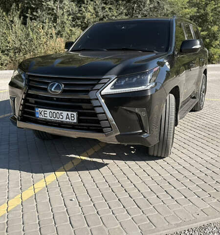 Черный Лексус ЛХ, объемом двигателя 4.46 л и пробегом 152 тыс. км за 80000 $, фото 1 на Automoto.ua