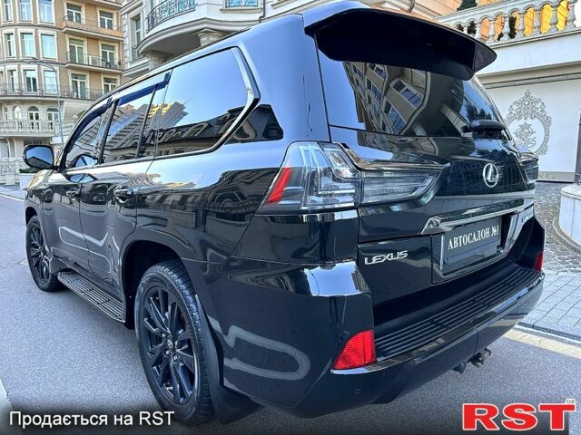 Черный Лексус ЛХ, объемом двигателя 4.5 л и пробегом 69 тыс. км за 89500 $, фото 1 на Automoto.ua