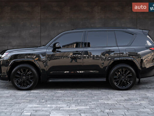 Черный Лексус ЛХ, объемом двигателя 3.35 л и пробегом 51 тыс. км за 125000 $, фото 1 на Automoto.ua