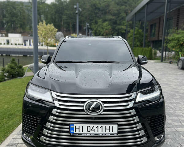 Черный Лексус ЛХ, объемом двигателя 3.3 л и пробегом 15 тыс. км за 120000 $, фото 1 на Automoto.ua