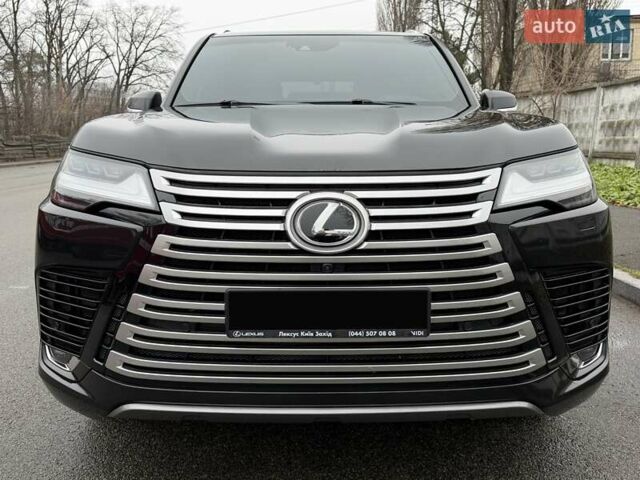 Черный Лексус ЛХ, объемом двигателя 3.35 л и пробегом 51 тыс. км за 112500 $, фото 1 на Automoto.ua