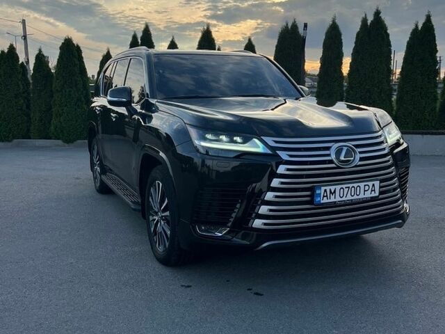 Чорний Лексус ЛХ, об'ємом двигуна 3.35 л та пробігом 62 тис. км за 112000 $, фото 1 на Automoto.ua