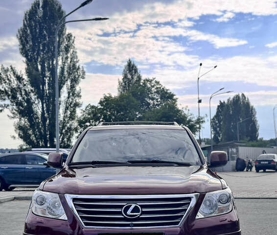 Красный Лексус ЛХ, объемом двигателя 5.66 л и пробегом 285 тыс. км за 39999 $, фото 1 на Automoto.ua