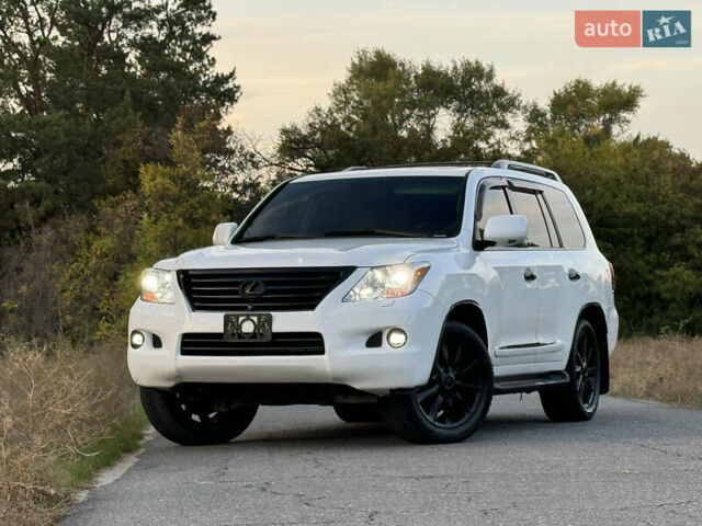 Лексус ЛХ, объемом двигателя 0 л и пробегом 300 тыс. км за 19900 $, фото 1 на Automoto.ua